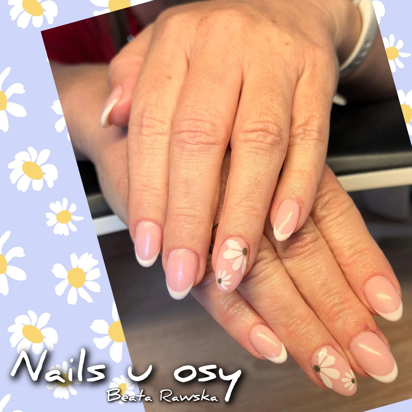 Manicure francuski ze stokrotkami