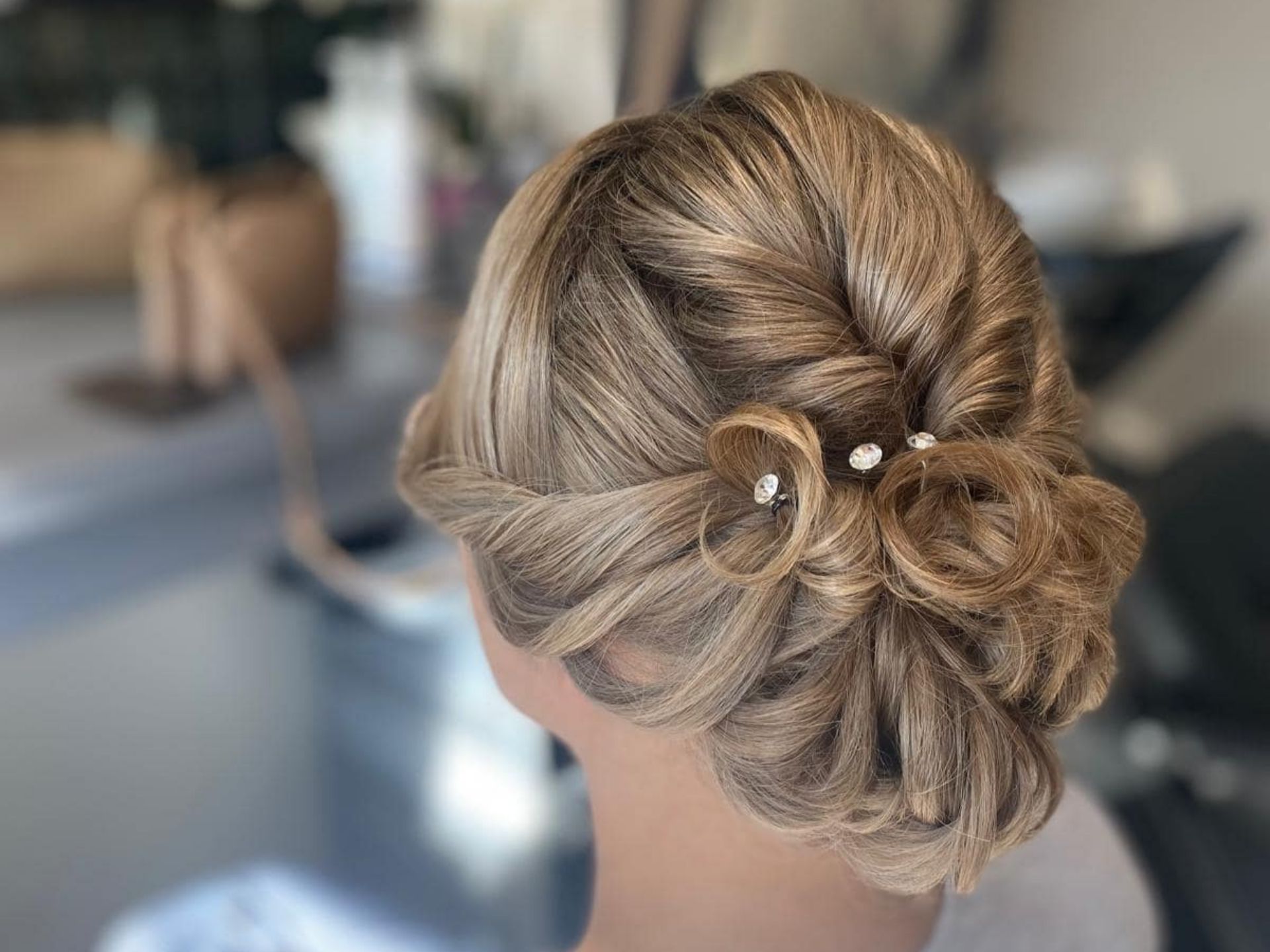 Updo ślubny – Scarlet Studio